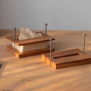 Caja de pañuelos cuadrada de madera de nogal, diseño cuadrado de color marrón oscuro, para uso en el hogar, la oficina o el escritorio, hecha a mano. - Product Image 4