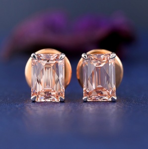 Pendientes de botón de oro rosa de 14K con diamantes de laboratorio solitarios de corte esmeralda de 4.07CT para mujer, color melocotón elegante EF, con cierre de rosca, plata - Product Image 1