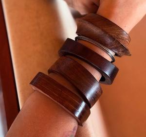 Bracelets en bois classiques et élégants pour femmes, bijoux en bois au design intemporel, fabriqués par Apex Align - Product Image 2