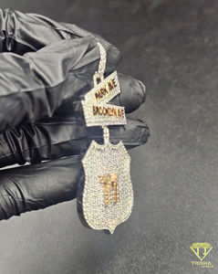 Pendentif de luxe personnalisé en forme de panneau de rue, serti de moissanite, style Hip Hop, avec bouclier, collier statement - Product Image 2