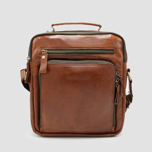 Pochette de voyage pour homme avec logo personnalisé, imperméable, fermeture éclair discrète, poignée de transport, pour maquillage et cosmétiques - Product Image 1