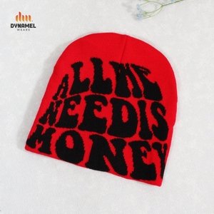 Dynamel porte un bonnet en tricot rouge avec un motif de lettres noires « All We Need Is Honey », style streetwear, bonnet d'hiver. - Product Image 1