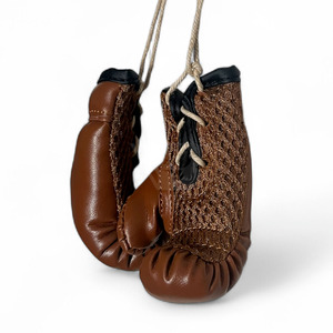 Llavero de Guantes de Boxeo con Logotipo Personalizado, Diseño de Oso en Cuero de Calidad, Hecho con Estilo y Acero Inoxidable - Hecho en Pakistán - Product Image 2