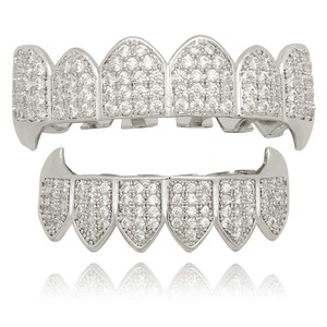 Suministro Directo de Fábrica: Grillz de Diamantes Iced Out de Moda para Amantes del Hip Hop y Estilo de Joyería de Lujo Disponible para la Venta - Product Image 4