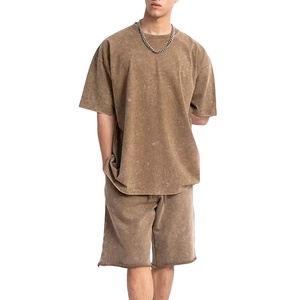Ensemble deux pièces pour homme, t-shirt à manches courtes et short assortis, été, style tendance, 100% coton biologique, écologique, pour un look décontracté et streetwear - Product Image 1