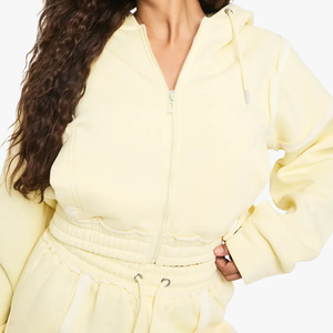 Conjunto Deportivo de Primera Calidad para Mujer con Logotipo Personalizado, Sudadera Holgada con Paneles Plisados de Forro Polar Transpirable y Pantalones Cortos - Product Image 3