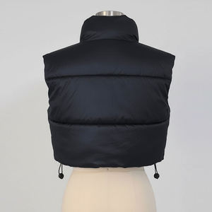 Chaleco acolchado negro sin mangas para mujer, cuello alto, cierre de cremallera, chaqueta cálida de invierno, corta, gruesa, con relleno de poliéster - Product Image 5