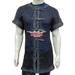 Camisa de malla metálica medieval hecha a mano con remaches, de acero dulce, de media manga, estilo Hauberk de caballero con ribete de cuero para eventos históricos - Product Image 1