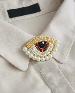 Broche artisanale de style boutique, brodée de perles, épinglette décorative haut de gamme pour vêtements et accessoires de mode - Product Image 3