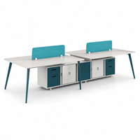 Bureau de travail moderne en bois pour deux personnes avec dessus blanc, cadres bleus inclinés, cloison de séparation et tiroir de rangement