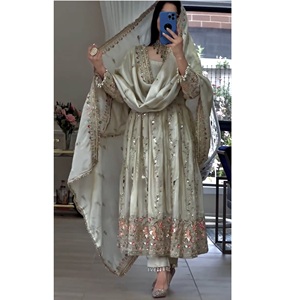 Conjunto de vestido Anarkali de seda Pur Sheesha para boda, con bordado de lentejuelas y dupatta de encaje elegante. - Product Image 1