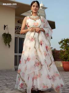 ชุดผ้าโปร่งบางสีสวยพร้อมลายดอกไม้ดิจิตอลและลูกไม้ Gota ทำงาน lehenga-choli และ dupatta - Product Image 2