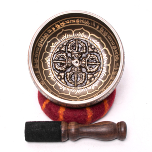 Cuenco tibetano artesanal de doble dorje con relieve en latón para sanación sonora, con el mantra Om Mani Padme Hum - Product Image 1