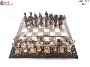 Nirmala Handicrafts - Jeu d'échecs artisanal en laiton, pièces noires et argentées, plateau orné de 12 pouces, design classique - Product Image 5