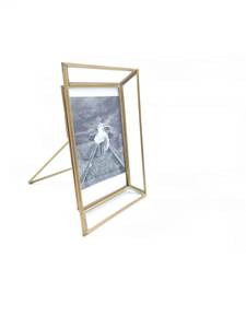 Cadre photo rectangulaire en laiton et verre au design artisanal, support de présentation vertical, décoration de bureau, cadre photo de table, pour coiffeuse - Product Image 3
