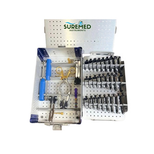 Juego de Retractores Cervicales SureMed Instruments, Instrumentos Quirúrgicos de Acero Inoxidable, Retractor Manual Ortopédico para Columna Cervical - Product Image 1