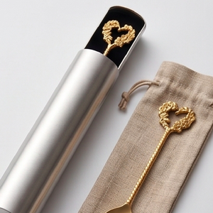 Cuillère à thé élégante avec motif en forme de cœur, petit motif floral, parfaite pour les dîners romantiques et les cadeaux. - Product Image 4