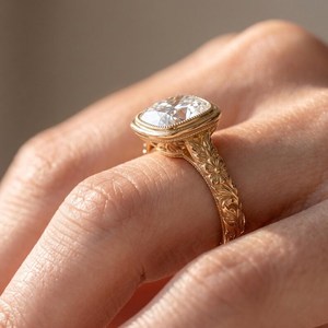 Anillo Art Deco con Diamante de Corte Cojín de 1.00CT y Grabado Floral para Mujer, Oro Sólido de 14K, Regalo Sorpresa de Aniversario para Novia - Product Image 2