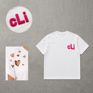 T-shirt tendance pour femme avec découpe en forme de cœur, broderie chenille, logo personnalisé, coupe décontractée, manches repliées, coton épais - Product Image 3