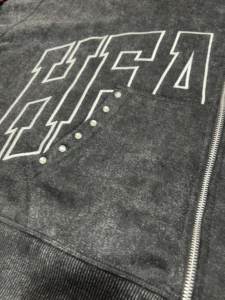 Hoodie zippé en coton French Terry pour homme, entièrement personnalisé, broderie, coupe ample, effet délavé, style streetwear, strass. - Product Image 4