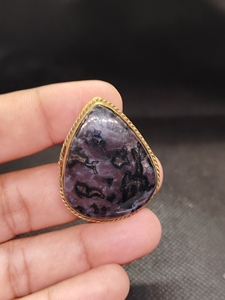 Pendentif artisanal en laiton plaqué or avec jaspe gabbro naturel, bijoux de mariage pour femmes par UDGEMS - Product Image 1