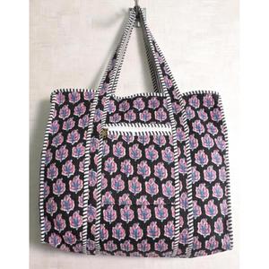 Sac fourre-tout matelassé en coton fait main, imprimé floral, sac à bandoulière, sac de shopping bohème indien pour femmes - Product Image 1