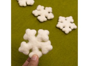 Wholesale Felt & Yarn Handmade Wool Felt Snowflake Christmas <b>Tree</b> <b>Ornament</b> 8cm Hanging Decor Shatterproof Gift Set - Product Image 5