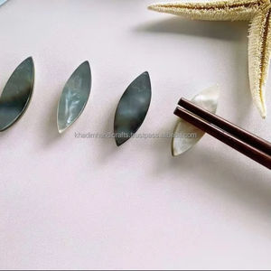 Palillos de madera natural con aspecto clásico | Cubiertos ligeros, lavables y hechos a mano para restaurantes, hogares, viajes y regalos - Product Image 1