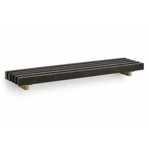 Étagère flottante en bois de mangue brûlé Aqdus Saleem avec supports en laiton |   Design de rangement minimaliste style Kyoto Togetsu - Product Image 1