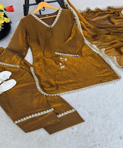 Salwar Kameez de Rayón Marrón para Mujer con Encaje, Corte Holgado, Estilo Tradicional Indio-Pakistaní, Conjunto Largo Informal 84024 MBL-563 - Product Image 3