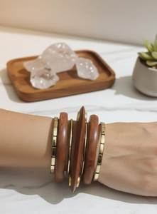 Élégants bracelets artisanaux en bois, style mode, avec design massif et copeaux de laiton collés à la main, pièce maîtresse haut de gamme - Product Image 6