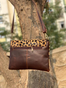 Venta caliente Animal Print Bolsos cruzados de cuero de vaca Calidad Premium Moda Cuero genuino Bolsos de tamaño ideal perfecto - Product Image 6