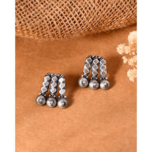 Boucles d'oreilles fines Meera Jaipur en argent de temple - Product Image 2