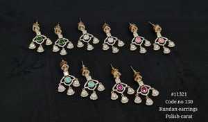Boucles d'oreilles pendantes Kundan 11321, pierres colorées, laiton plaqué or, bijoux indiens traditionnels pour fêtes et mariages - Product Image 2