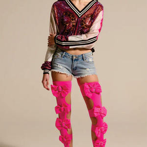 Jersey de Fútbol Americano Personalizado con Pedrería para Mujer, Top Corto con Cuello en V, Diseño Personalizado, Venta al Por Mayor OEM - Product Image 6