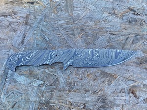 Cuchillo de caza de acero de Damasco con hoja de punta clip y funda de cuero marrón para regalo - Product Image 2
