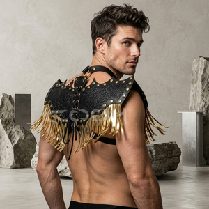 Arnés de Cuero Estilo Gótico con Alas de Murciélago, Flecos Dorados y Detalles Tachonados - Product Image 5