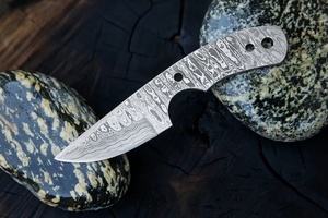 Cuchillo de caza y camping Damascus Drop Point con mango de madera, hoja forjada a medida de grado industrial OEM, proveedor con 3 años de garantía - Product Image 3