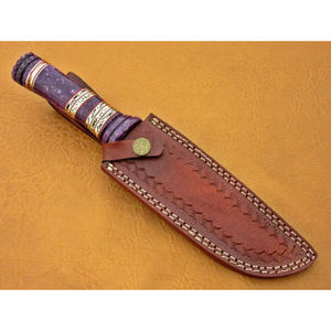 Cuchillo de caza hecho a mano de acero de Damasco con mango de hueso morado y hoja fija, con funda de cuero. - Product Image 3