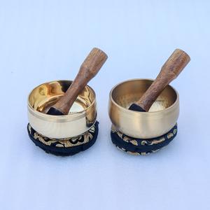 Fabricant de bols chantants martelés de haute qualité, bols sonores de méditation, bols chantants tibétains en bronze et laiton avec marteau et coussin - Product Image 3