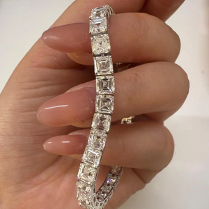 Bracelet tennis en or blanc 14 carats pour femme, serti de moissanite taille coussin, monture griffe, bijoux de luxe pour mariage - Product Image 1
