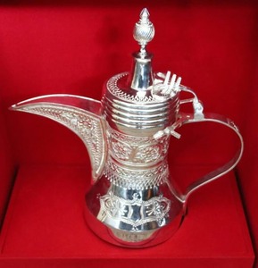 Traditional Arabic Dallah Coffee Pot With Long Spout And Covered Lid - Product Image 4