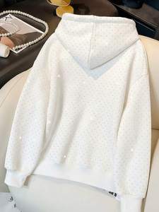 Sudadera con Capucha para Hombre, Detalle de Pedrería Blanca, Felpa de Algodón Grueso, Corte Holgado Regular, Diseño de Logotipo Frontal, Hombros Caídos - Product Image 3