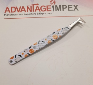 Ensemble de 4 pinces professionnelles pour extensions de cils, comprenant 4 pinces isolantes en forme de L, une pince volume et une pince à poignée diamantée antidérapante à 65 degrés - Product Image 1