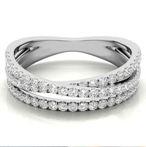 Anillo de compromiso de moissanita con corte brillante redondo y banda de boda de eternidad cruzada de tres hileras con pavé, con banda a juego para ella - Product Image 1