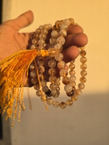 Collar Mala de 108 Cuentas de Citrino Natural Duradero al por Mayor, de 8mm, Hecho a Mano, para Oración, Meditación y Yoga, de Gujarat - Product Image 1