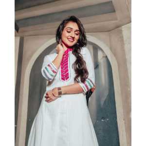 Conjunto de Kurta de Algodón Blanco Real para Mujer, Talla XS, Transpirable, Manga Tres Cuartos, Atuendo Étnico de Verano - Product Image 1