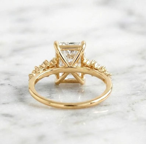 Anillo de Compromiso de Diamante Cultivado en Laboratorio de Corte Radiante de 3.5 Quilates con Aspecto de Lujo, Chapado en Platino, Certificado IGI, Oro de 14k Clásico - Product Image 5