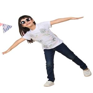 Camiseta de cuello redondo Smart Look 100% algodón para niñas disponible en diferentes métodos de impresión seleccionados a mano para la venta - Product Image 4