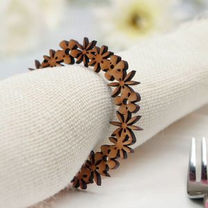 Anillo de servilleta de madera para decoración clásica de mesa en bodas, cenas, restaurantes, hoteles, banquetes, fiestas y celebraciones. - Product Image 1